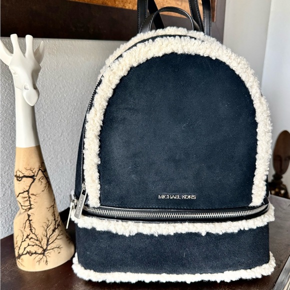 Michael Kors black and Cream Backpack is leather/ fur is faux new bag - Picture 4 of 11